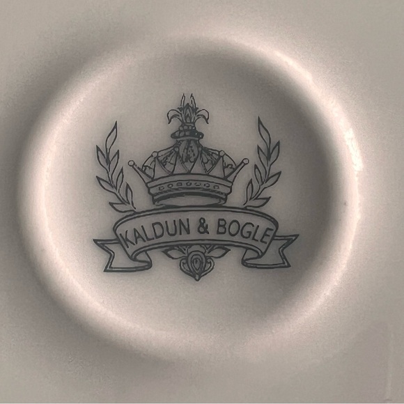 Kaldun & Bogle White Ceramic Pitcher Syrup Creamer Vase Classic Scalloped - Picture 2 of 7